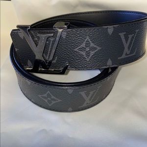 LOUIS VUITTON mens belt Lv initials 40MM  85/34